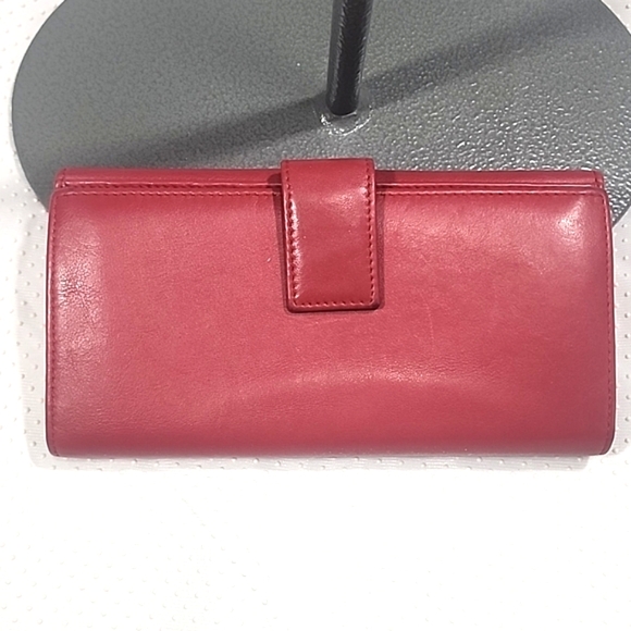 Authentic Gucci Check Book Soft Leather Wallet. - Picture 4 of 17